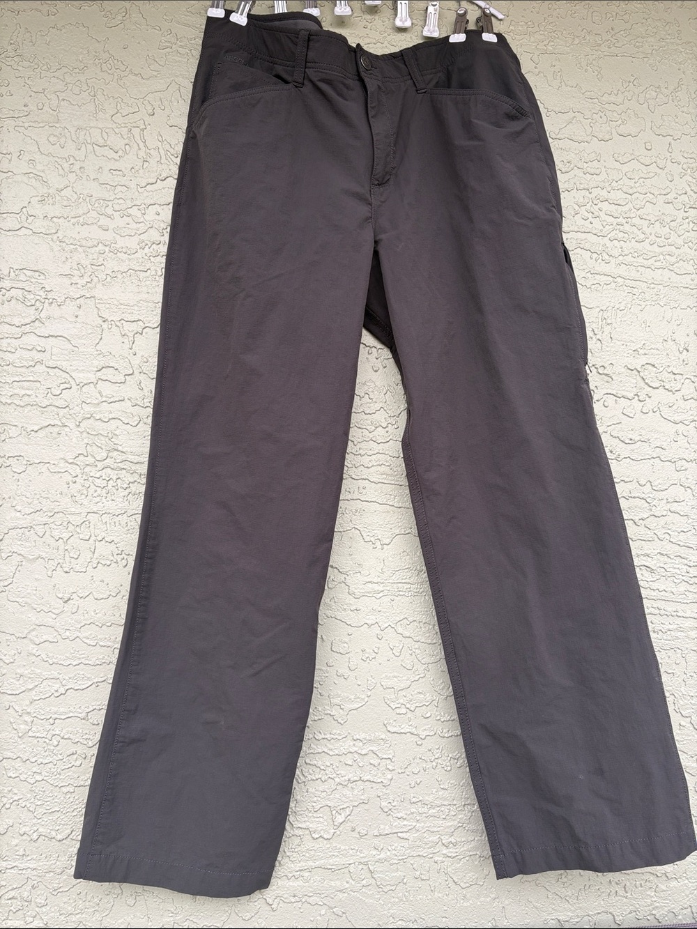 Men's ASCEND Dark Gray Straight-Leg Pants
SIZE:36x30